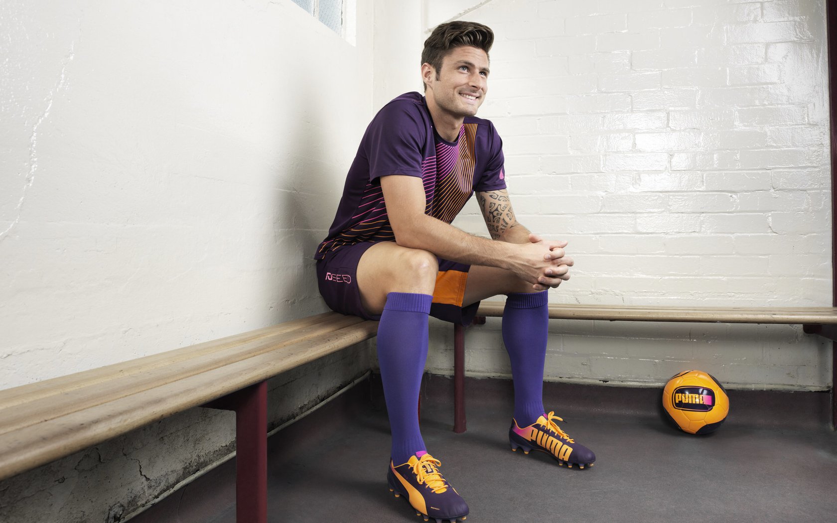 非洲雄鹰展翅安菲尔德，拉亚惊艳全场，尼日利亚风暴强压利物浦