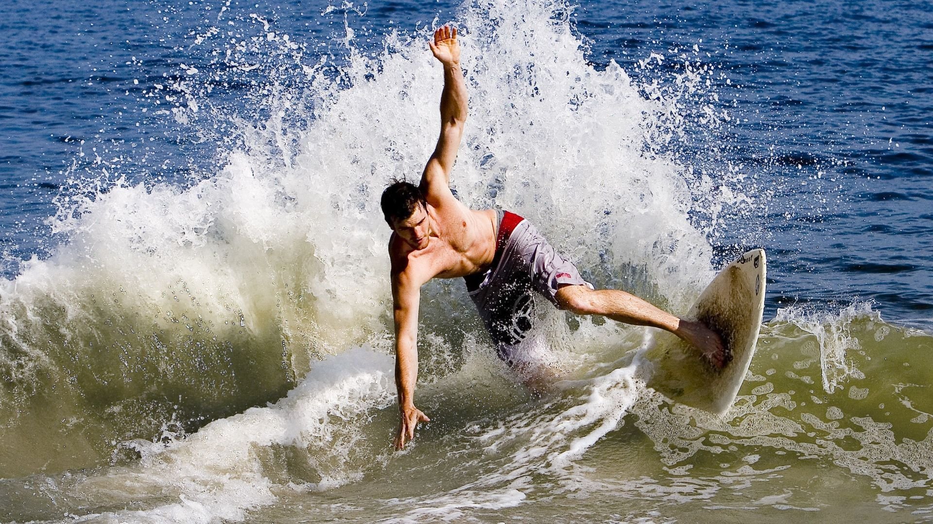 班凯罗压力下完成爆发，辽宁队击败掘金